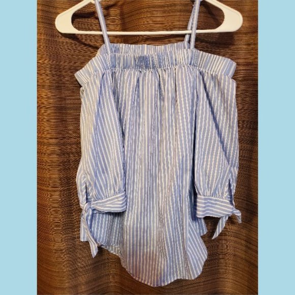 Small off-the-shoulder cotton blouse - Picture 2 of 4